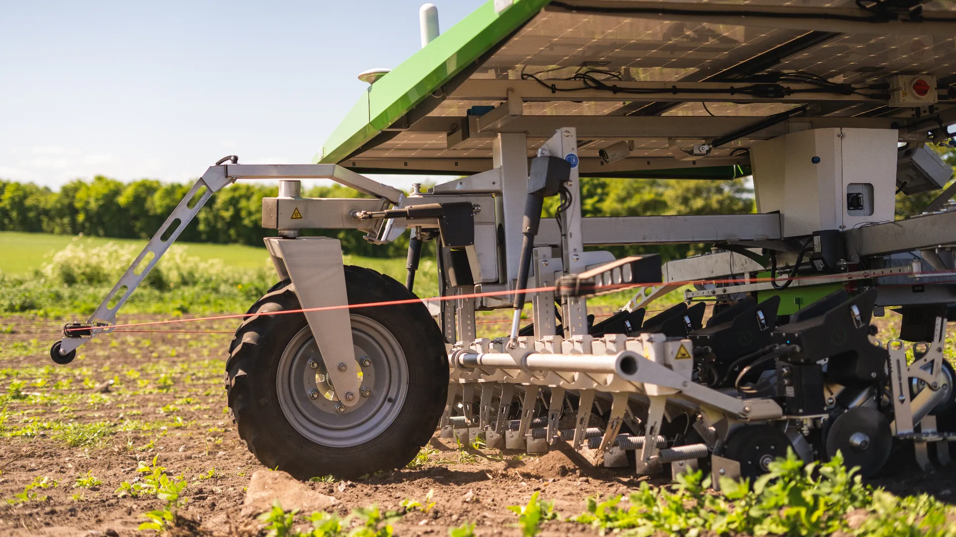 FarmmDroid FD20 running in a field with high weed pressure