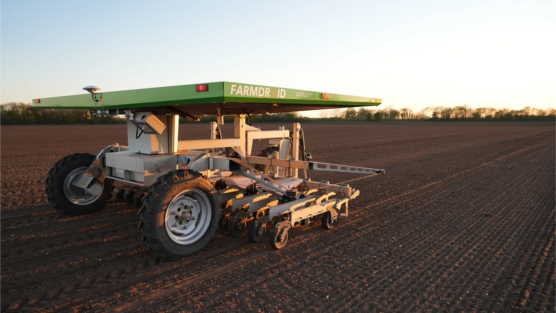 FarmDroid zaait bieten bij zonsondergang