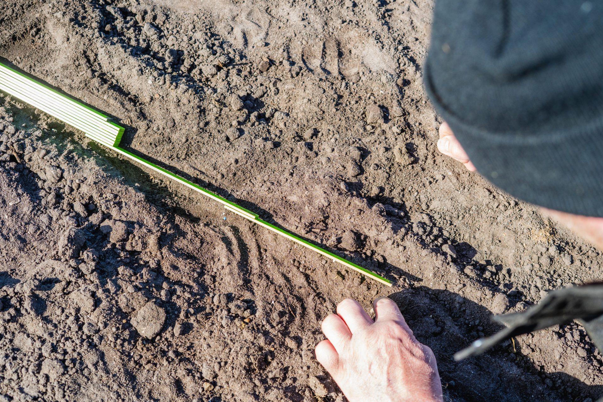 Farmer measures seed distance of seeds seeded by FarmDroid FD20